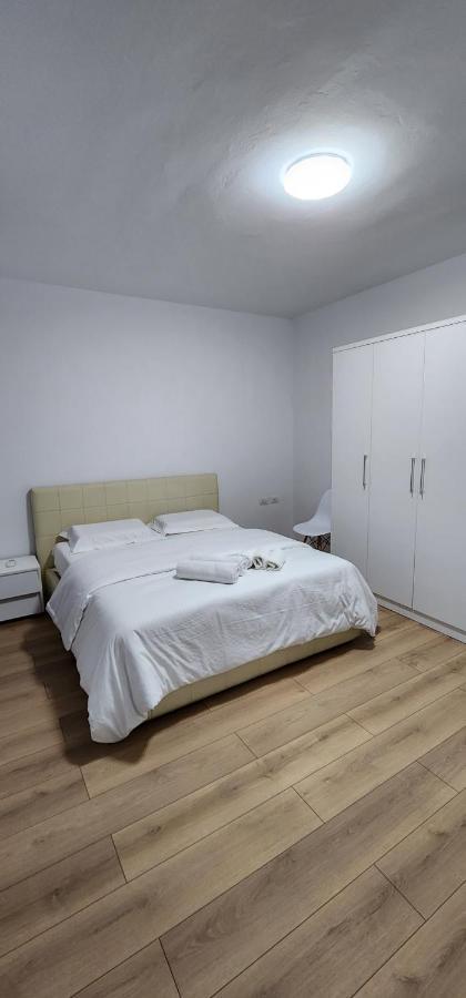 Appartement Modern In The Center Of